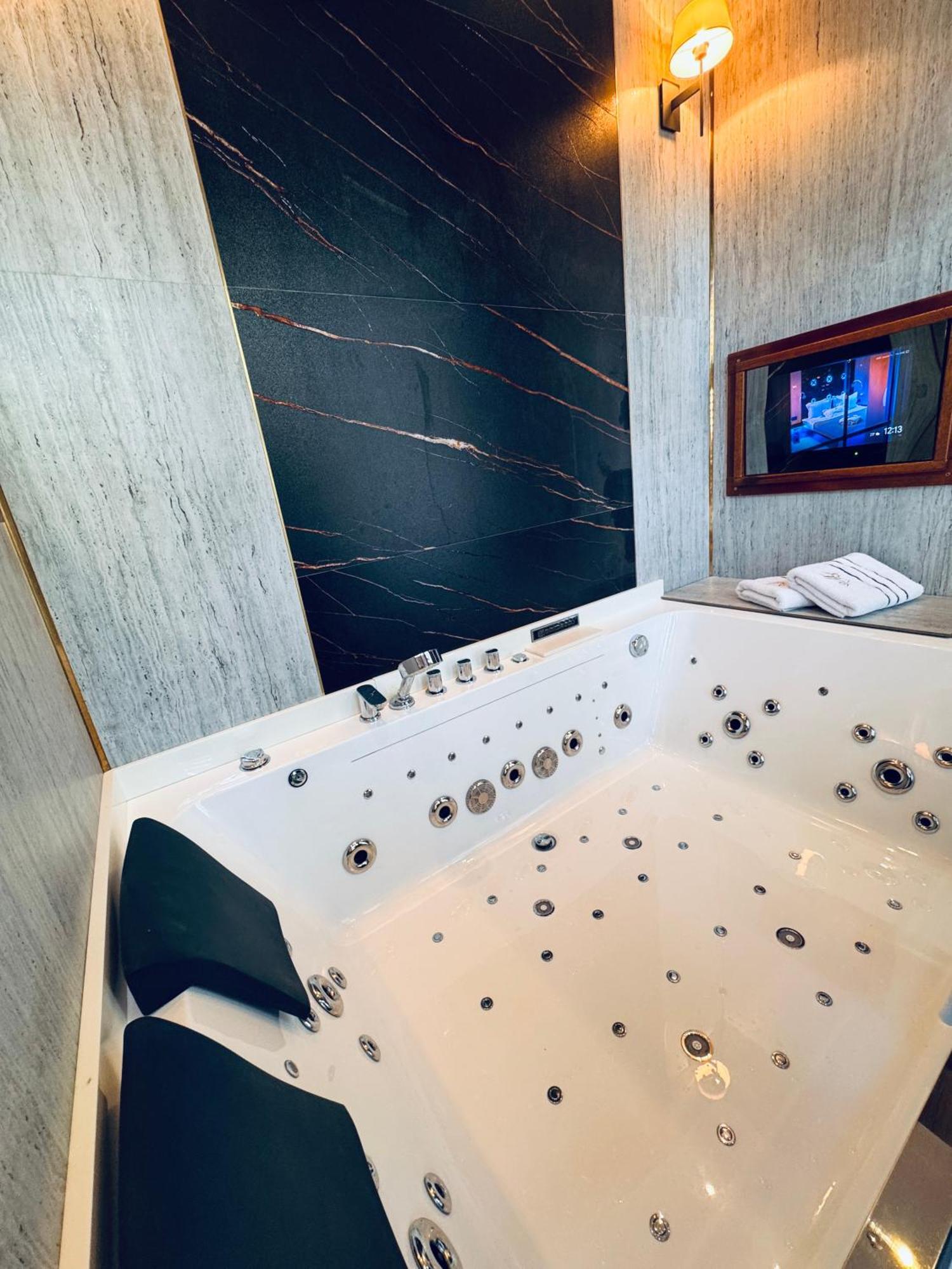 سوبوت Mala Anglia Deluxe Rooms & Spa المظهر الخارجي الصورة
