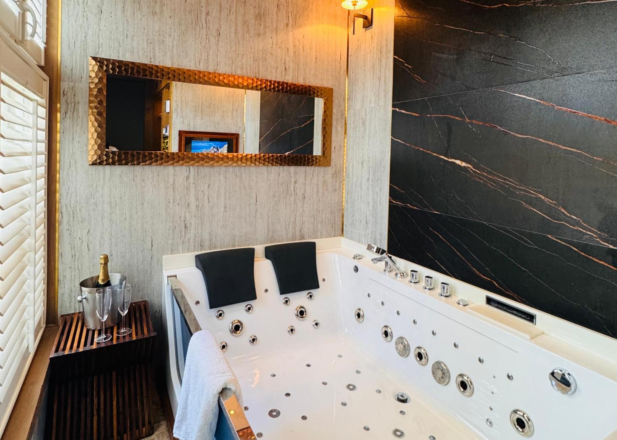 سوبوت Mala Anglia Deluxe Rooms & Spa المظهر الخارجي الصورة
